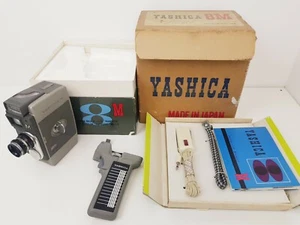 Cámara de cine vintage Yashica M doble 8 con lente de montaje Yashikor D de 13 mm f/1,9  - Imagen 1 de 12