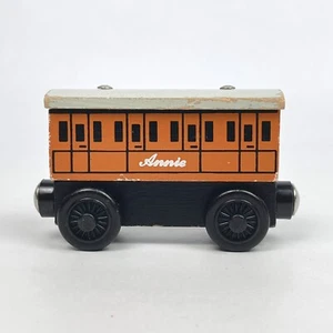 Tren magnético Thomas Wooden Railway ANNIE 2001 de colección marrón - Imagen 1 de 10