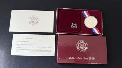 Dólar de plata a prueba olímpica de Estados Unidos 1984-S con cinta y caja de terciopelo Foto 1 de 4