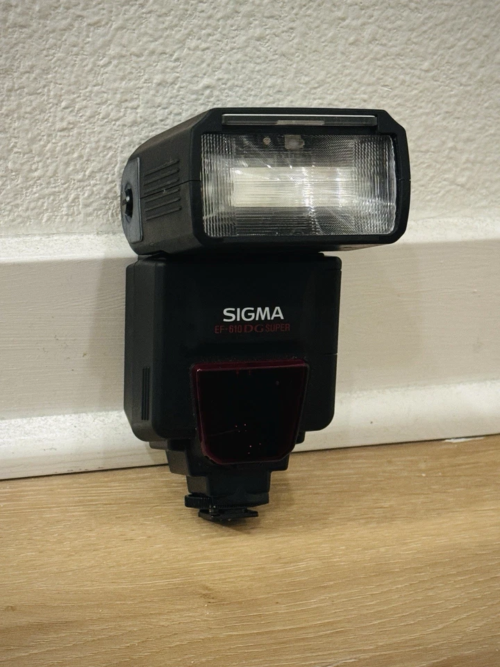 Flash de montaje en zapata Sigma EF-610 DG ST  Foto 1 de 4