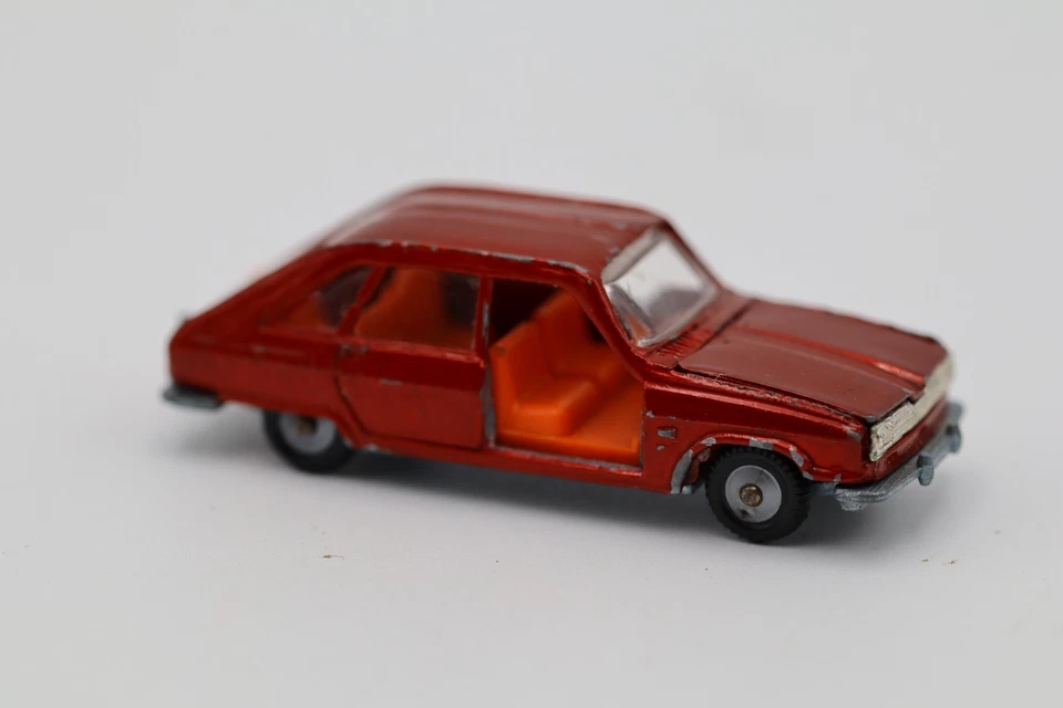 Majorette Renault 16 Vintage Diecast Car Red France Missing Door Parts/Repair - Image 1 of 4