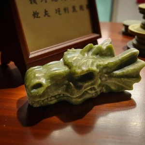 Perenne cabeza de dragón tallada en jade verde nefrita 800 gramos - Imagen 1 de 5
