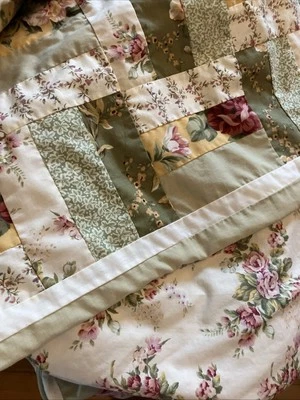 Twin Duvet Quilt/Floral Cream Sage Green Yellow Button Closure EUC Shabby Chic - Image 1 of 4