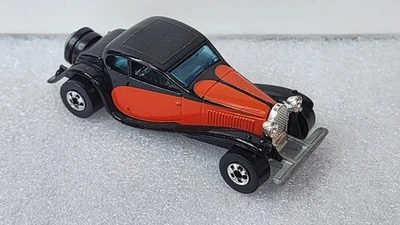 Vintage 1980 Hot Wheels Black & Red '37 Bugatti Loose 1:64 Blackwall Diecast Car - Image 1 of 4