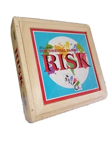 **RISIKO** World Strategy Brettspiel Parker Bros Holzkiste #]41631 NEU -- Open Box - Bild 1 von 5