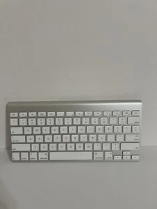 Apple A1314 Silver Aluminum Wireless Bluetooth Keyboard Keypad Tested Working - Picture 1 of 4