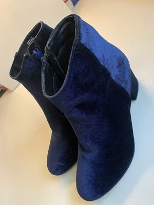 Steve Madden Womens Velvet Ankle Boots Navy 9.5 - Image 1 of 4