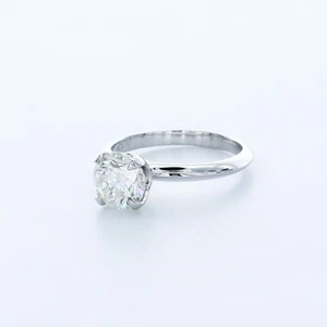 Anillo solitario clásico con punta de platino corte redondo E/VVS1 diamante creado en laboratorio de 1,5 quilates - Imagen 1 de 3