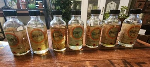 Set mit 7 Vintage Ritter Motoröl leeren Glasflaschen. Einige zerrissene Etiketten - Bild 1 von 16