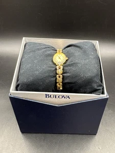 Orologio donna Bulova in scatola orig - quadrante champagne tono oro ovale 97T09 batteria nuova - Foto 1 di 4