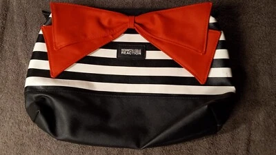 BOLSO DE MAQUILLAJE Y ARTÍCULOS DE TOCADOR KENNETH COLE REACTION ROJO/BLANCO/NEGRO PAJARITA Foto 1 de 2