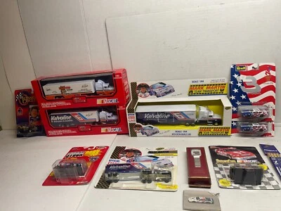 Lote de recuerdos de Mark Martin Diecast Car Racing DALE WONHARDT y otros Foto 1 de 4