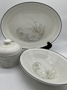 Royal Doulton Fresh Flowers Hampstead Waterlily Serving Pieces - Picture 1 of 5