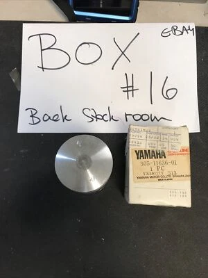 Оригинальный поршень Yamaha (2-й O:S 0,50) 1972-1973 LT2 LT3 LTMX 305-11636-01 новый в коробке - Изображение 1 из 4