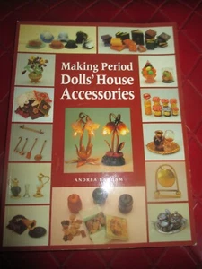 MAKING PERIOD DOLLS' HOUSE ACCESSORIES BOOK - paperback Barham, Andrea - 1996 - Foto 1 di 8