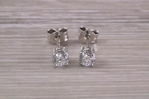 Schlichte Everyday Diamant Solitär Ohrstecker in 18kt Weißgold - Bild 1 von 6