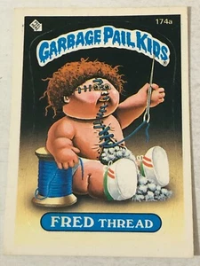 Adesivo Fred Thread Garbage Pail Kids Trading Card 1986 GPK - Foto 1 di 2