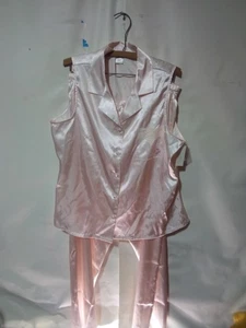 Pijama rosa vintage nuevo satinado mujer P2P 24 largo 26" - Imagen 1 de 6