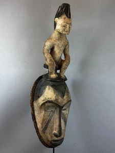251008 - Old African Idoma mask with statue on top - Nigeria. - Picture 1 of 8