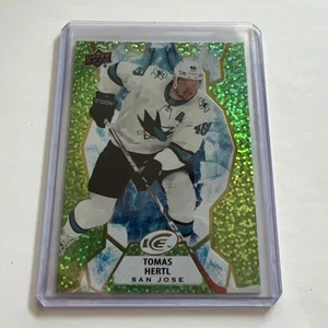 2021-22 Upper Deck Hockey sobre hielo Verde Tomas Hertl San Jose Sharks #36 - Imagen 1 de 6