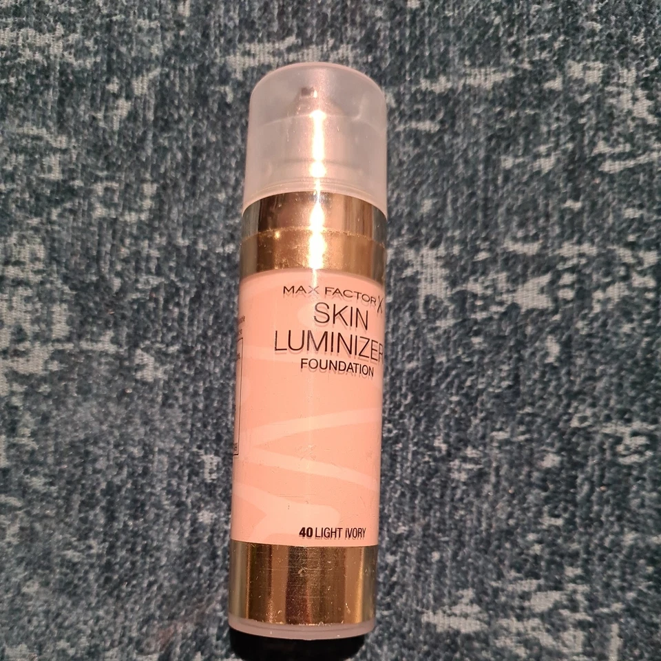 Max Factor Skin Luminizer Foundation 40 LIGHT IVORY New Sealed Rare - Image 1 of 1