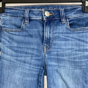 American Eagle Jeggings Next Level Stretch Size 4 Inseam 26" Med Blue Wash - Picture 1 of 6