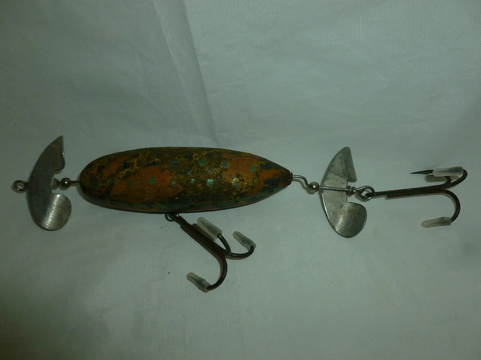 Vintage 4 Inch Unbranded Wooden (Pocono Minnow?) Fishing Lure  Lot J-813 - Image 1 of 4
