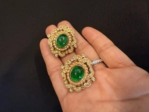 1970's Vintage Christian Dior Green Glass Gold Tone Clip On Earrings Excellent - Picture 1 of 4