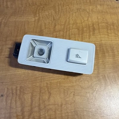 2017 VW GOLF ALLTRACK - REAR LEFT DOME LED Reading Light 5G9947291E - Imagem 1 de 4