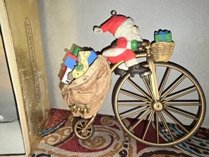 Vintage 1982 Hallmark Christmas Ornament CYCLING SANTA Old Fashioned Fahrrad - Bild 1 von 4
