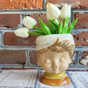 Jarrón de pared vintage con cabeza de bolsillo para niño con sombrero florero de pared vintage • MCM florero de pared cerámica - Imagen 1 de 7