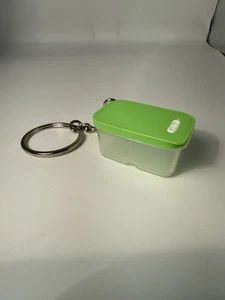 Portachiavi Vintage Tupperware Mini Contenitore Verde Bianco Promo Da Collezione - Foto 1 di 8
