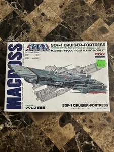 Macross SDF-1 Cruiser-Fortress scala 1/8000 kit modellino in plastica sigillato in fabbrica!! - Foto 1 di 5