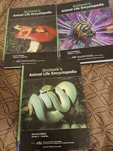 Grzimka w twardej oprawie książki Animal Life Encyklopedia w zestawie
