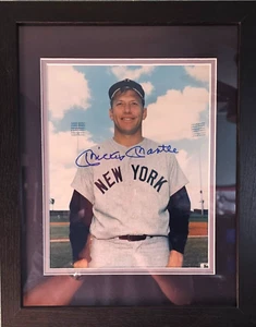 Foto firmada enmarcada 8x10 de Mickey Mantle de los Yankees de Nueva York JSA LOA YY42383 - Imagen 1 de 3