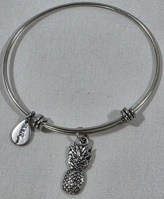 Brazalete Brazalete Bella Ryann Dije Piña Tono Plata Foto 1 de 3
