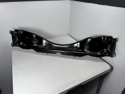 Barra de soporte de radiador inferior Freightliner Cascadia 2025 Foto 1 de 4