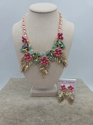 BETSEY JOHNSON Palm Leaf Statement Necklace And Earring Set NWT Lots Of Bling  - Image 1 of 4