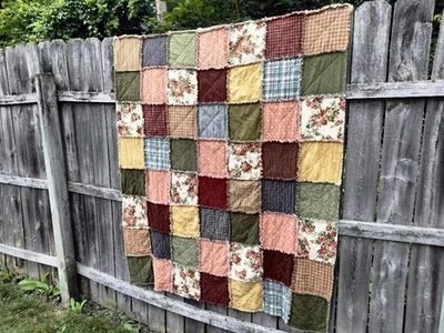 Edredón de trapo de franela de rosas melocotón hecho a mano! Country~Granja-Primitve~Floral~En mal estado Foto 1 de 4