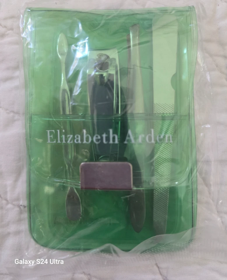 NUEVO SELLADO Elizabeth Arden Juego de Viaje 4 Piezas Mini Juego de Manicura Foto 1 de 3