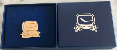 VANCOUVER CANUCKS SEASON TICKET HOLDER FOREVER A CANUCK " LEGEND " PIN NHL RARE Cover