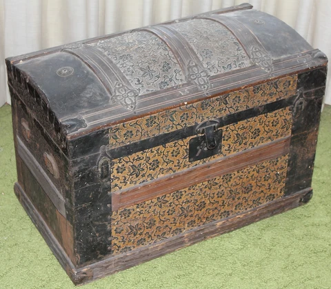 Antique Camelback Humpback Storage Chest Steamer Luggage Trunk 26" LOCAL PICK UP Cover