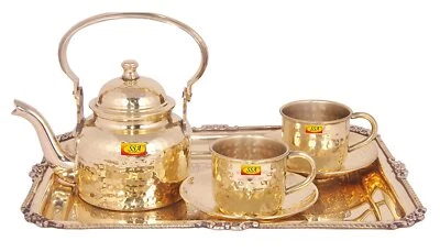 Bandeja para servir de diseño Karvi Eatching de latón puro 1 hervidor de latón 2 tazas de té de latón Foto 1 de 4