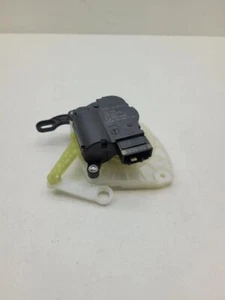 Volkswagen Golf VII 2016 Air heater flap actuator motor 5Q0907511L SVJ12503 - Picture 1 of 5