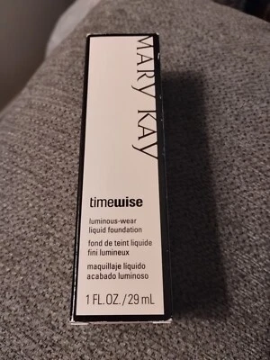 MARY KAY TIMEWISE LUMINOUS WEAR LIQUID FOUNDATION 1 oz. Ivory 2 -- 038697  2010 - Image 1 of 4