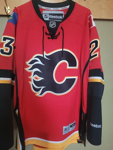 Sean Monahan NHL Calgary Flames Reebok Home Red Jersey Size Small Cover