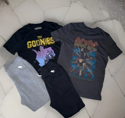 Conjunto de 2 camisetas gráficas y 2 pantalones deportivos Abercrombie para niños talla 11/12 Foto 1 de 4