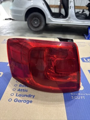 Luz trasera izquierda lado conductor Volkswagen Jetta GLI 2011-2017 OEM Foto 1 de 4