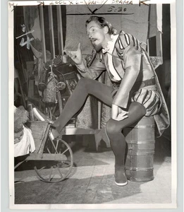 Actor GLENN MAZEN "Taming of the Shrew" Shakespeare Play 1963 Press Photo - Picture 1 of 2