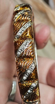 Brazalete de mujer tono dorado con cristales pulsera de moda cierre magnético Foto 1 de 4